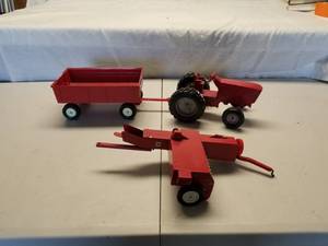 lot 64 image: Vintage Toys- Ertl