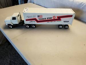 lot 68 image: Vintage Toys- Ertl