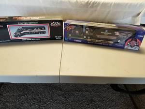 lot 71 image: Nascar Collectible-Dale Earnhardt Semi Trucks