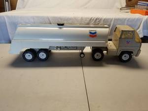 lot 89 image: Vintage Toys- Tonka