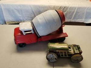 lot 95 image: Vintage Toys
