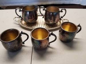 lot 100 image: Household Collectibles