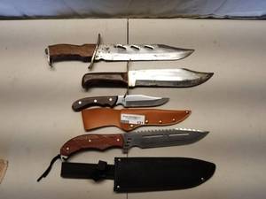 lot 131 image: Collectible Knives