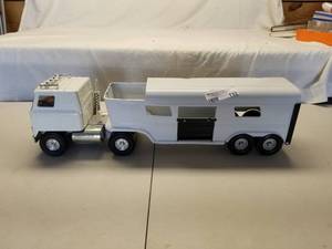lot 132 image: Vintage Toys- Ertl