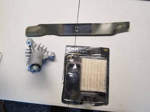 lot 155 image: Tools-Riding mower parts