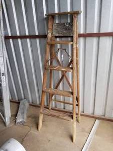lot 2 image: Vintage Ladder