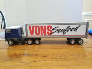 lot 60 image: Vintage Toys- Ertl