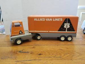 lot 53 image: Vintage Toys-Tonka Allied Semi Truck