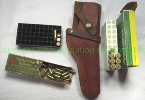 lot 410 image: Misc. 9mm, 30-30 & .32 caliber ammunition plus leather revolver holster