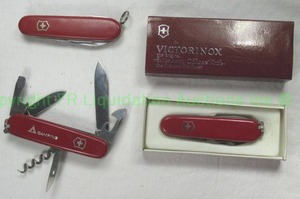 lot 297 image: Victorinox pocket knives 3 total