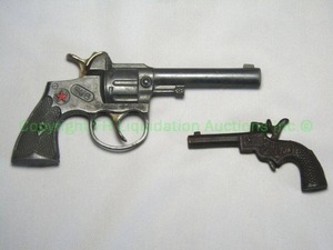 lot 501 image: Antique 1930s Big Chief toy cap gun & Vintage 1950s Hub toy cap gun
