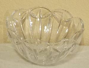 lot 11 image: CUT-GLASS STYLE BOWL