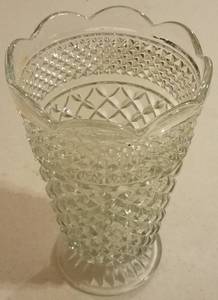 lot 23 image: PRESSED GLASS STYLE FLOWER VASE (10 H x 6.25 W)