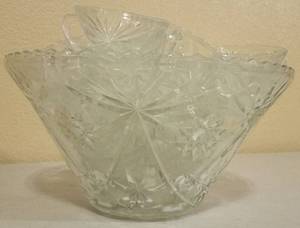 lot 24 image: LARGE GLASS PUNCH BOWL WITH 30 CUPS