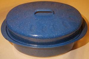lot 28 image: LARGE SIZE OVAL ROASTING PAN WITH LID