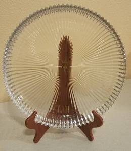 lot 59 image: LARGE SIZE GLASS TRAY (13.75 DIAMETER)
