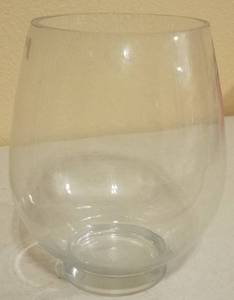 lot 61 image: LARGE SIZE GLASS MULTIPURPOSE VASE (12 H x 9.5 W)