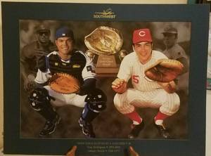 lot 73 image: IVAN PUDGE RODRIGUEZ  JOHNNY BENCH COMMEMORATIVE POSTER (MOST GOLD GLOVES BY A CATCHER)