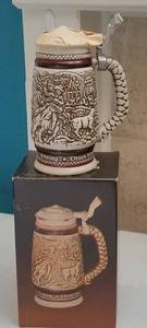 lot 84 image: VINTAGE 1980 AVON WESTERN ROUND-UP CERAMIC STEIN (NEW IN BOX)