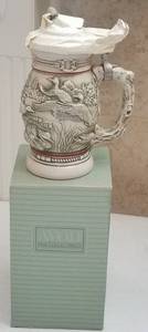 lot 85 image: VINTAGE 1988 AVON DUCKS OF THE AMERICAN WILDERNESS CERAMIC STEIN (NEW IN BOX)
