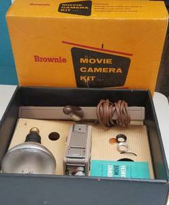 lot 87 image: VINTAGE KODAK BROWNIE MOVIE CAMERA MODEL 2 KIT