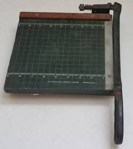 lot 92 image: VINTAGE 9 X 9 PAPER CUTTER