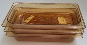 lot 96 image: COMMERCIAL GRADE RUBBERMAID 2.6 QT PANS WITH GREASE DRAIN INSERTS (NEW)