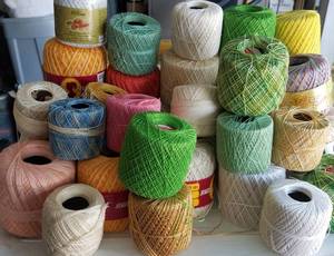 lot 98 image: LOT OF ASSORTED MERCERIZED CROCHET THREAD SPOOLS