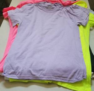 lot 106 image: BRAND NEW T-SHIRTS (LOT OF 24)