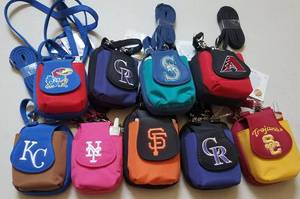 lot 120 image: LOT OF 9 ASSORTED TEAMS CELL PHONE CROSS BODY CASES (NEW)