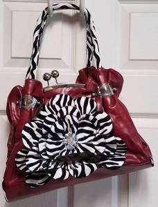 lot 123 image: HAND BAG  PURSE