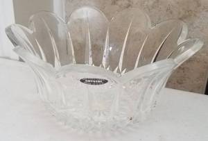 lot 134 image: 24% LEAD CRYSTAL BOWL (MADE IN USA)