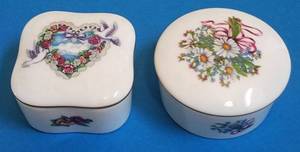 lot 135 image: VINTAGE HERITAGE HOUSE MUSICAL BOXES THE WORLDS FAVORITE LOVE SONGS COLLECTION (LIMITED EDITION)