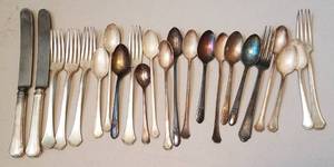 lot 150 image: LOT OF ASSORTED VINTAGE SILVERPLATE FLATWARE PIECES