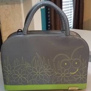 lot 154 image: CRICUT MACHINE STORAGE  CARRYING BAG WITH COMPARTMENTS (18.5 W x 12.5 H)