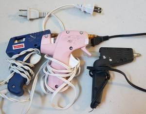 lot 161 image: LOT OF GLUE GUNS
