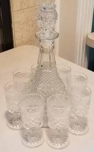 lot 170 image: WINE DECANTER AND 8 GLASSES SET