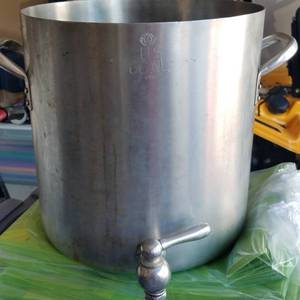 lot 184 image: VINTAGE 1953 HEAVY DUTYMILITARY GRADE LEGION UTENSILS 6 GALLON POT WITH SPIGOT