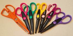 lot 190 image: LOT OF 7 ASSORTED CRAFT SCISSORS