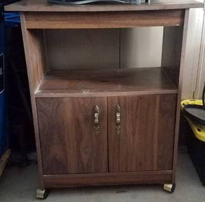 lot 209 image: ROLLING CART