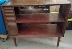 lot 212 image: VINTAGE WOODEN SIDE TABLE WITH SHELF