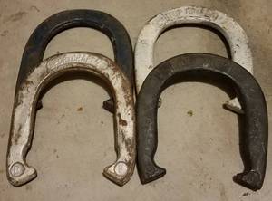 lot 216 image: SET OF 4 IRON HORSESHOES