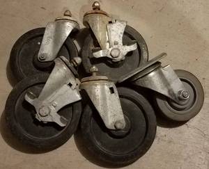 lot 217 image: LOT OF CASTERS