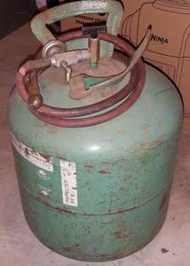 lot 219 image: AIR TANK WITH GAUGE