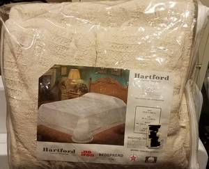 lot 225 image: HARTFORD QUEEN SIZE THERMAL BEDSPREAD (NEW)
