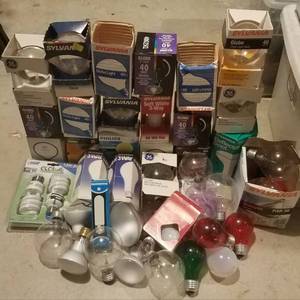 lot 228 image: LARGE LOT OF ASSORTED LIGHT BULBS