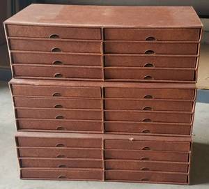 lot 247 image: LOT OF COLLECTIBLE PLATE STORAGE BOXES (EMPTY)