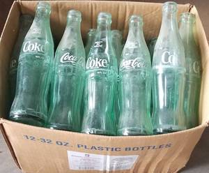 lot 248 image: LOT OF 24 VINTAGE COCA-COLA 10 OZ RETURN FOR REFUND BOTTLES
