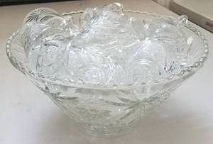 lot 282 image: LARGE GLASS PUNCH BOWL WITH 30 CUPS