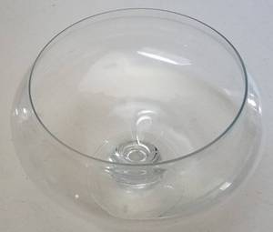 lot 283 image: LARGE SIZE GLASS FOOTED VASE (7 H x 9.5 W)